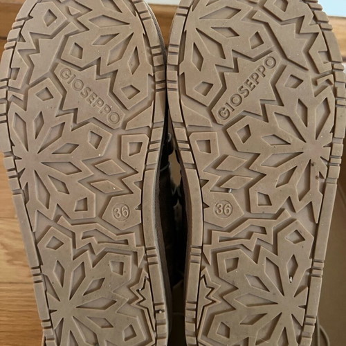 Gioseppo snow boots like new, gold color, size 36