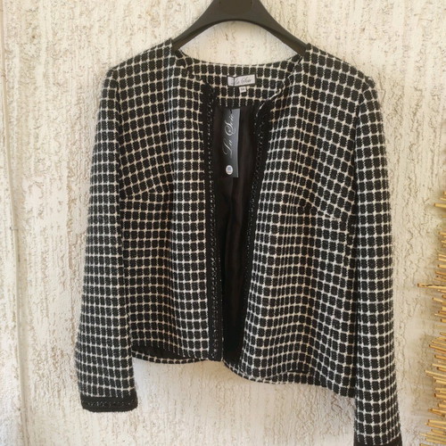 La Soie Line Short Women's Jacket new, size 54, ecru