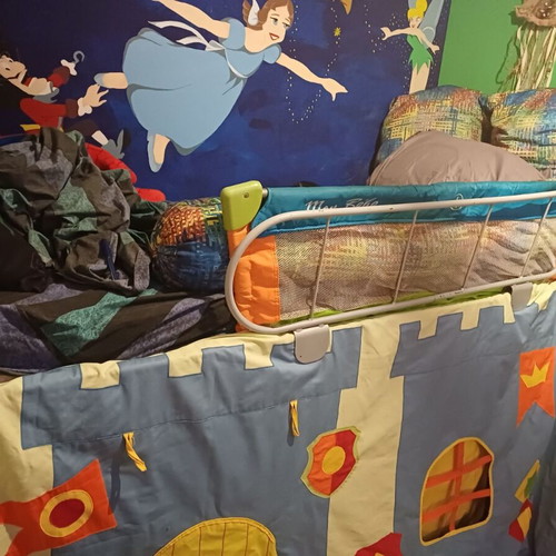 Loft bunk bed with 2 built-in desks and castle curtain