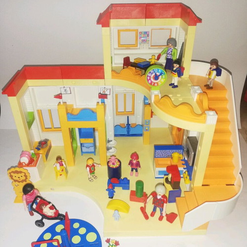 Playmobil 5567 large daycare like new with accessories and figures
