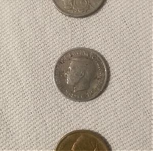 Νόμισμα 50 λεπτά του 1926 μαζί με νομίσματα 50 λεπτά του 1966 και 50 λεπτά του 1980.