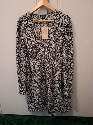 Monki dress new with floral pattern, size 36