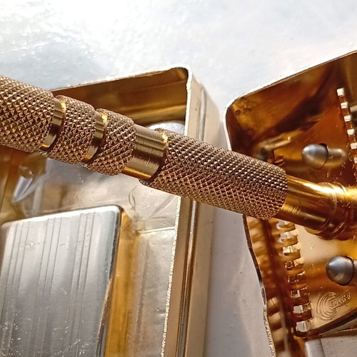 Soluna razor in original case