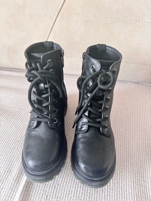Xti boots used for girls size 33 black