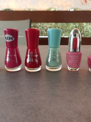 Set of 7 branded nail polishes like new, OPI, Pupa, Essence