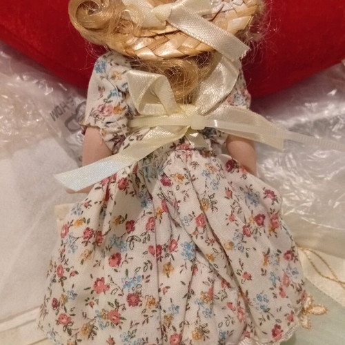 Porcelain doll DeAgostini new with handmade straw hat 15cm