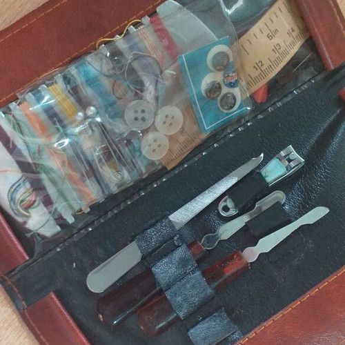 Vintage sewing and manicure set like new