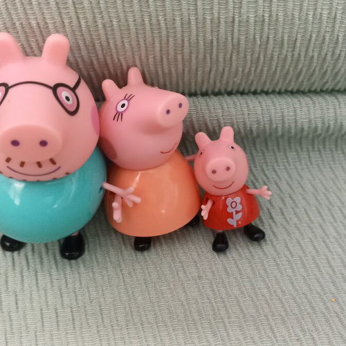 Peppa miniatures with Daddy Pig and Mummy Pig like new