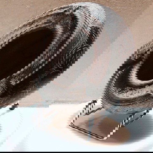 Ръчно изработена издълбана пепелник с камък от Мъртво море като нов