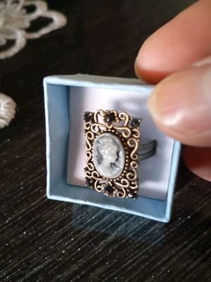 Collectible adjustable ring like new
