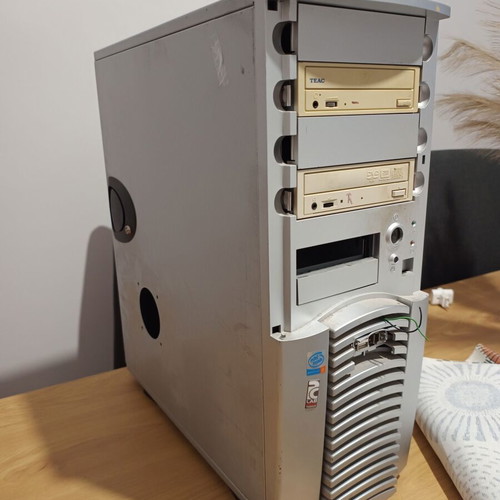 Retro PC used with Intel Pentium 4 3.2GHz and Chieftec Dragon case