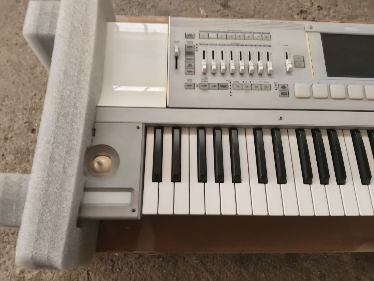 Korg M3 music workstation synthesizer,… - € 600,00 - Vendora.cy