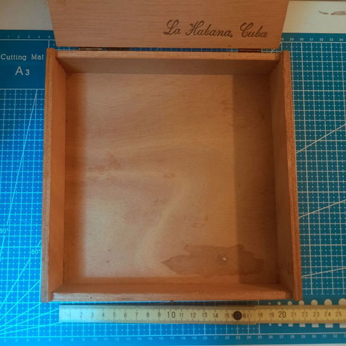 Montecristo Especial Wooden Cigar Box used, for 25 cigars