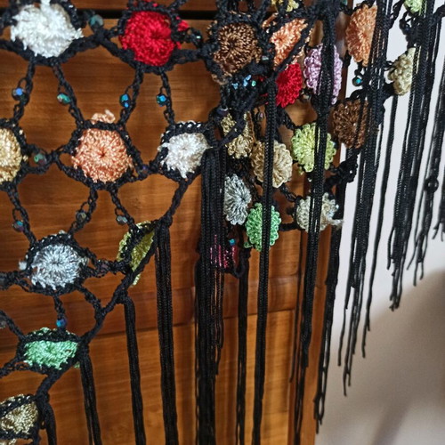 Scarf new, viscose and silk yarn with colorful motifs