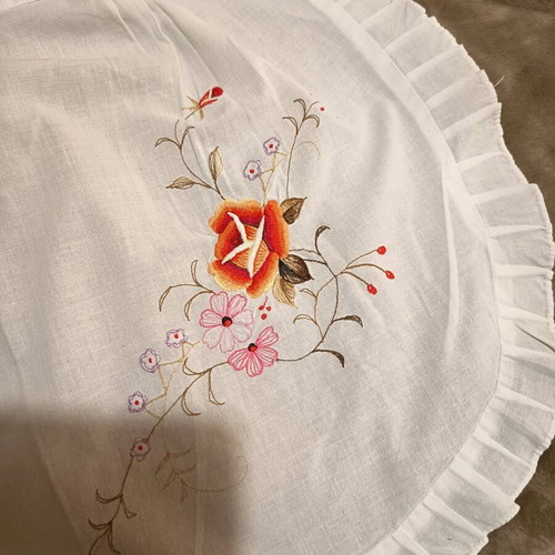 Vintage kitchen apron white with embroidery like new