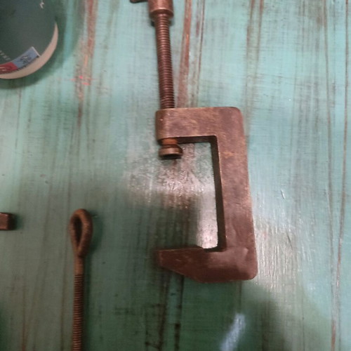 Old metal clamps used, about 15 centimeters