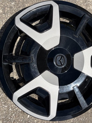 Γνήσια τάσια Mazda 15” σαν καινούργια, σετ 4