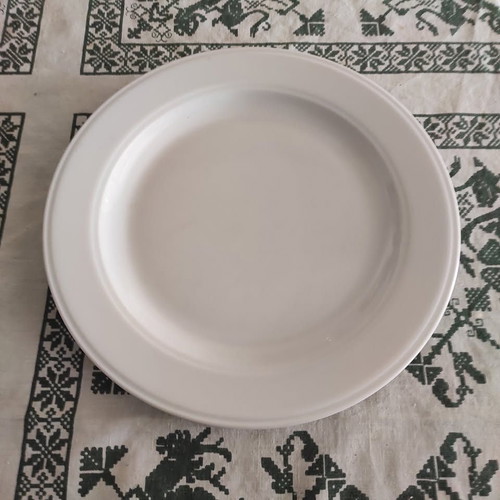 Lubiana porcelain plates used, 25 cm, set of 17 pieces