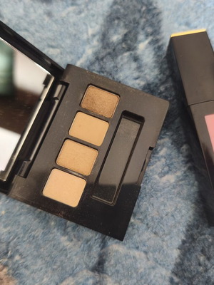 Estee Lauder set with eye shadow and lip gloss, used in very good condition