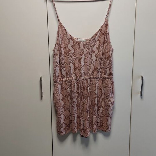 Summer one-piece H&M size M like new with front pockets and waist cord
