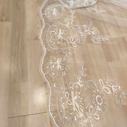 Wedding dress with veil, like new, size L 40 12, white