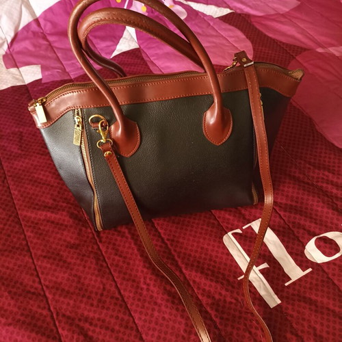 Leather bag medium size like new, black with brown details