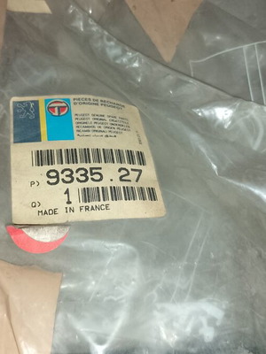 Λάστιχο για σταθερό πίσω φινιστρίνι Peugeot 405 καινούργιο γνήσιο