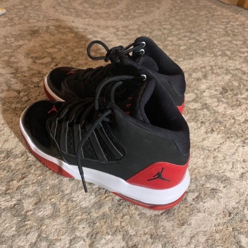 Jordan athletic shoes like new, size 38.5, Nike black and red