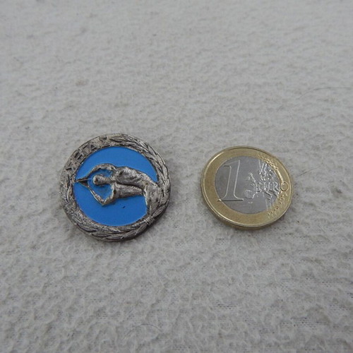 Segas metal commemorative pin like new, authentic