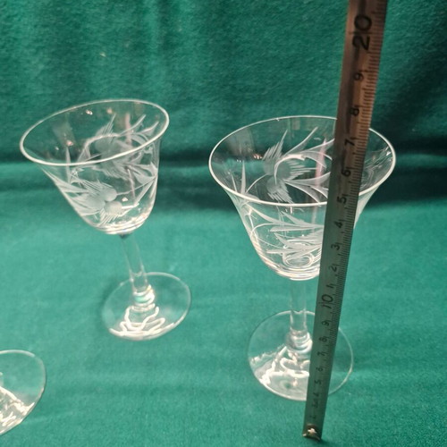 Stemmed wine glasses with engraved design, set of 5, like new