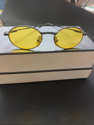 Sunglasses with yellow lenses like new