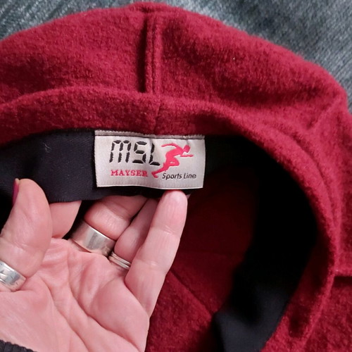 Red Mayser sports line beret hat like new