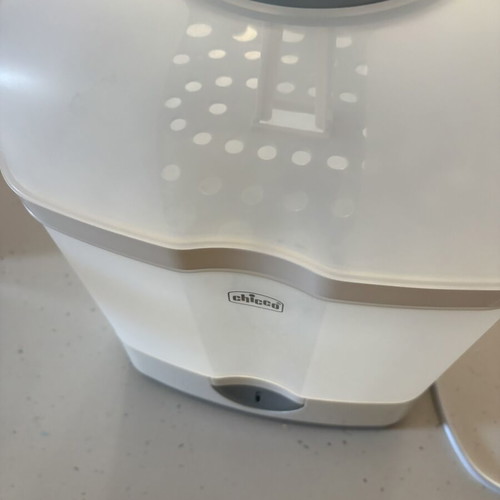 Chicco electric baby bottle sterilizer with 6 slots