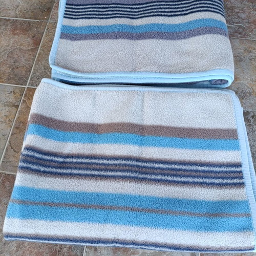 Blanket set like new, pack of 2