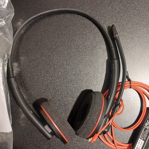 Poly Blackwire 3200series headphones like new with USB cable