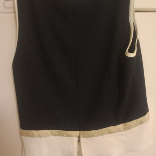 Sleeveless top like new with elegant details, size M