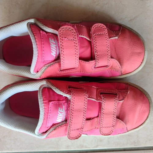 Nike athletic shoes used, size 33, white and pink