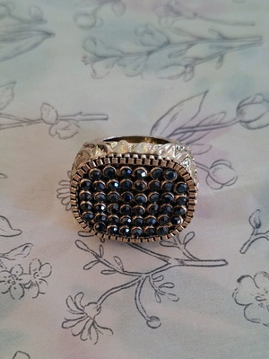 Zara statement ring with strass, gold tone and anthracite stones
