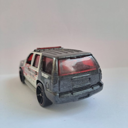 Hot Wheels '07 Chevy Tahoe Highway Patrol 2010 Edition diecast car