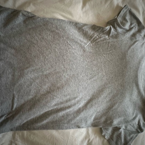 Juicy Couture gray short-sleeve t-shirt used with sequins