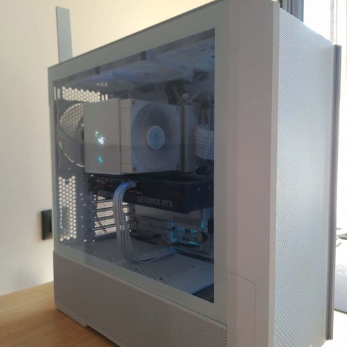 Gaming PC RTX 5070 12GB Ryzen 7 9800X3D 32GB DDR5 1TB NVMe White RGB Build like new