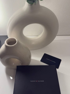 Tommy Hilfiger box used, empty