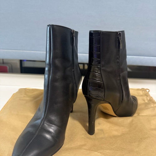 Black ankle boots with heel like new, size 36.5