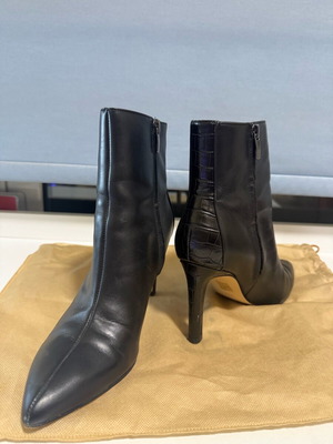 Black ankle boots with heel like new, size 36.5