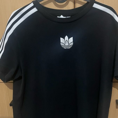Adidas t shirt black like new with embossed chest logo