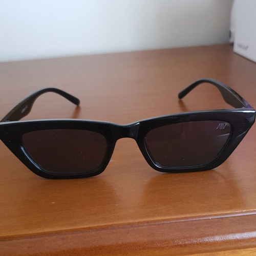 AV Sunglasses Karen sunglasses new, black, with case