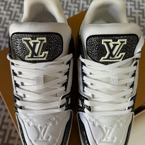Louis Vuitton sneakers size 41 like new black and white