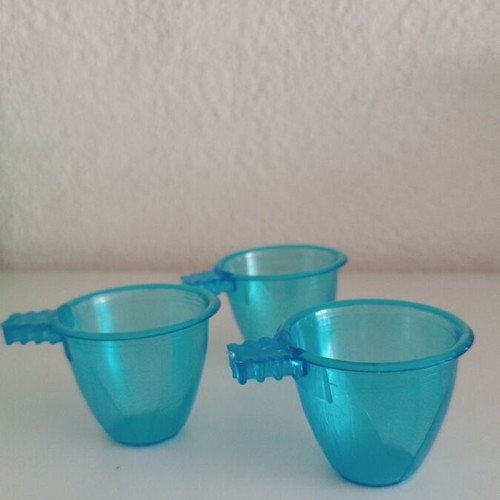 Water cup for parakeets