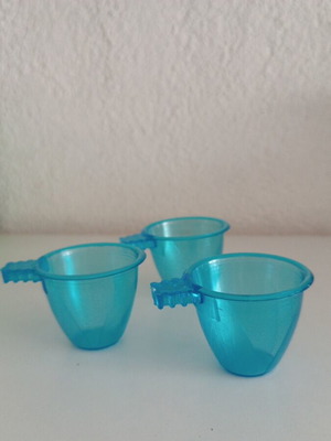 Water cup for parakeets
