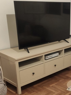 Έπιπλο τηλεόρασης IKEA HEMNES μεταχειρισμένο, μασίφ ξύλο, βαμμένο με κιμωλία